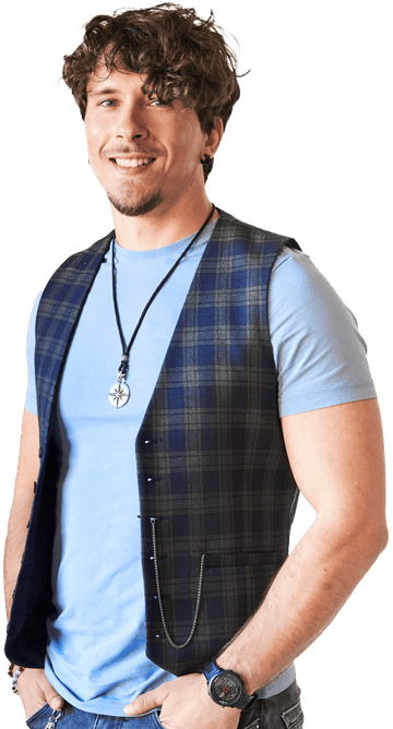 Stilvoll gekleidete Person bei MaibornWolff Valencia mit elegantem Accessoire.